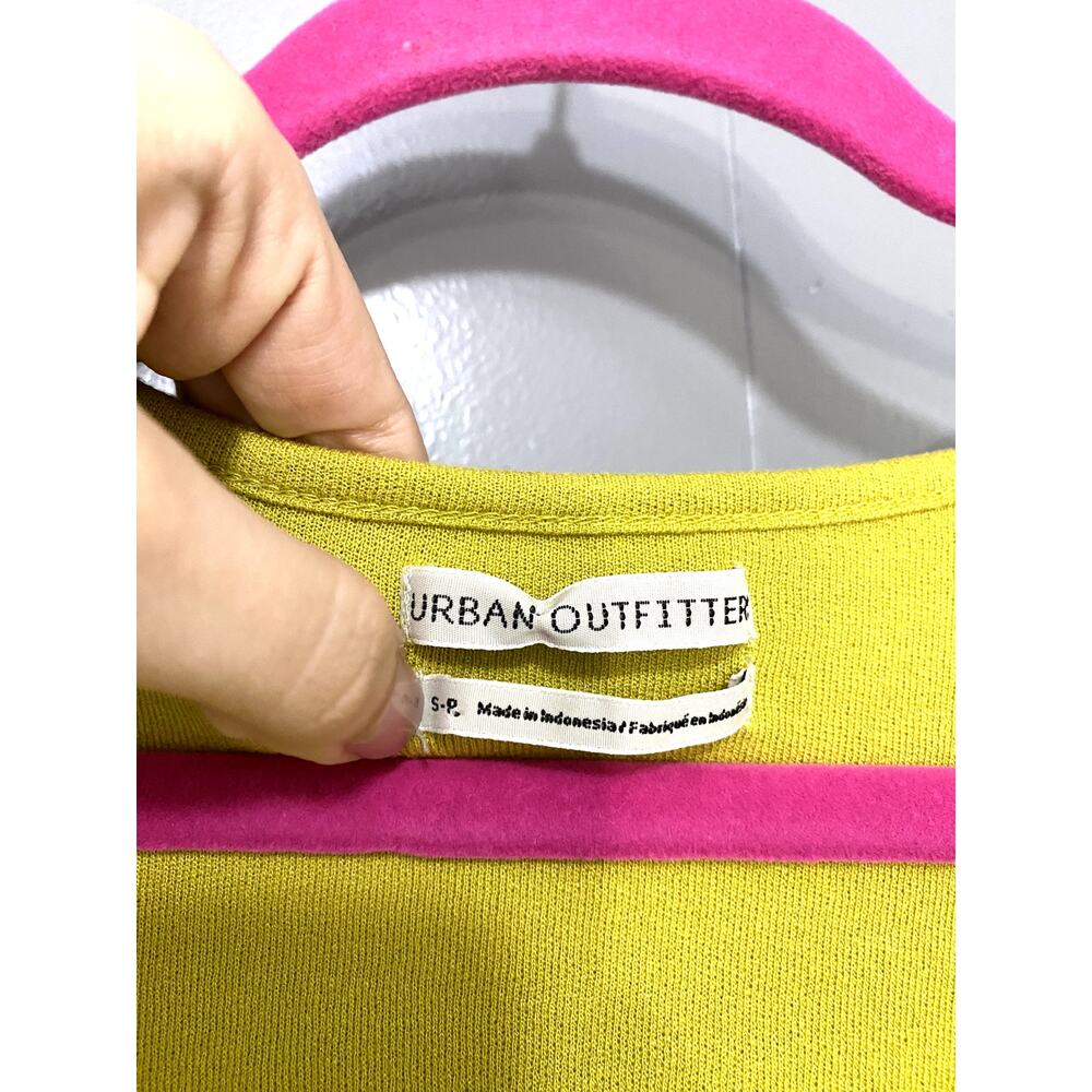 Urban Outfitters Chartreuse Bayside Smocked Button-front Cropped Blouse S - Picture 4 of 8